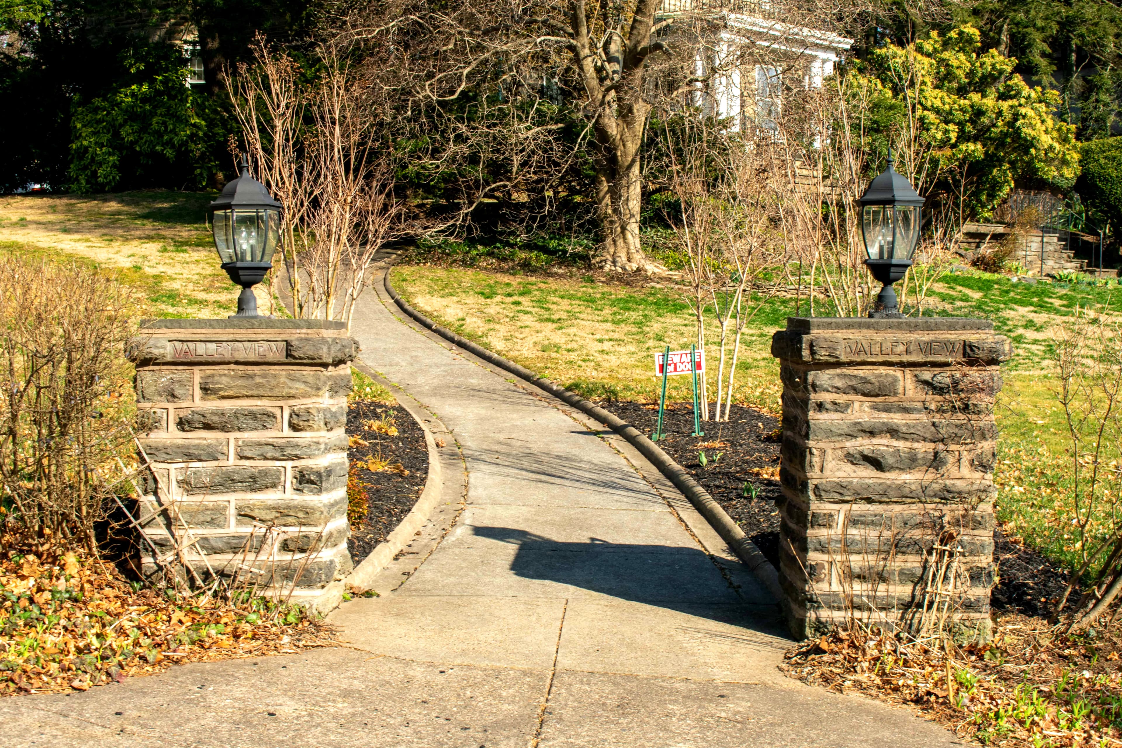 Illuminate Your Exterior Elegantly: The Ultimate Guide to Choosing the Best Solar Pillar Lights