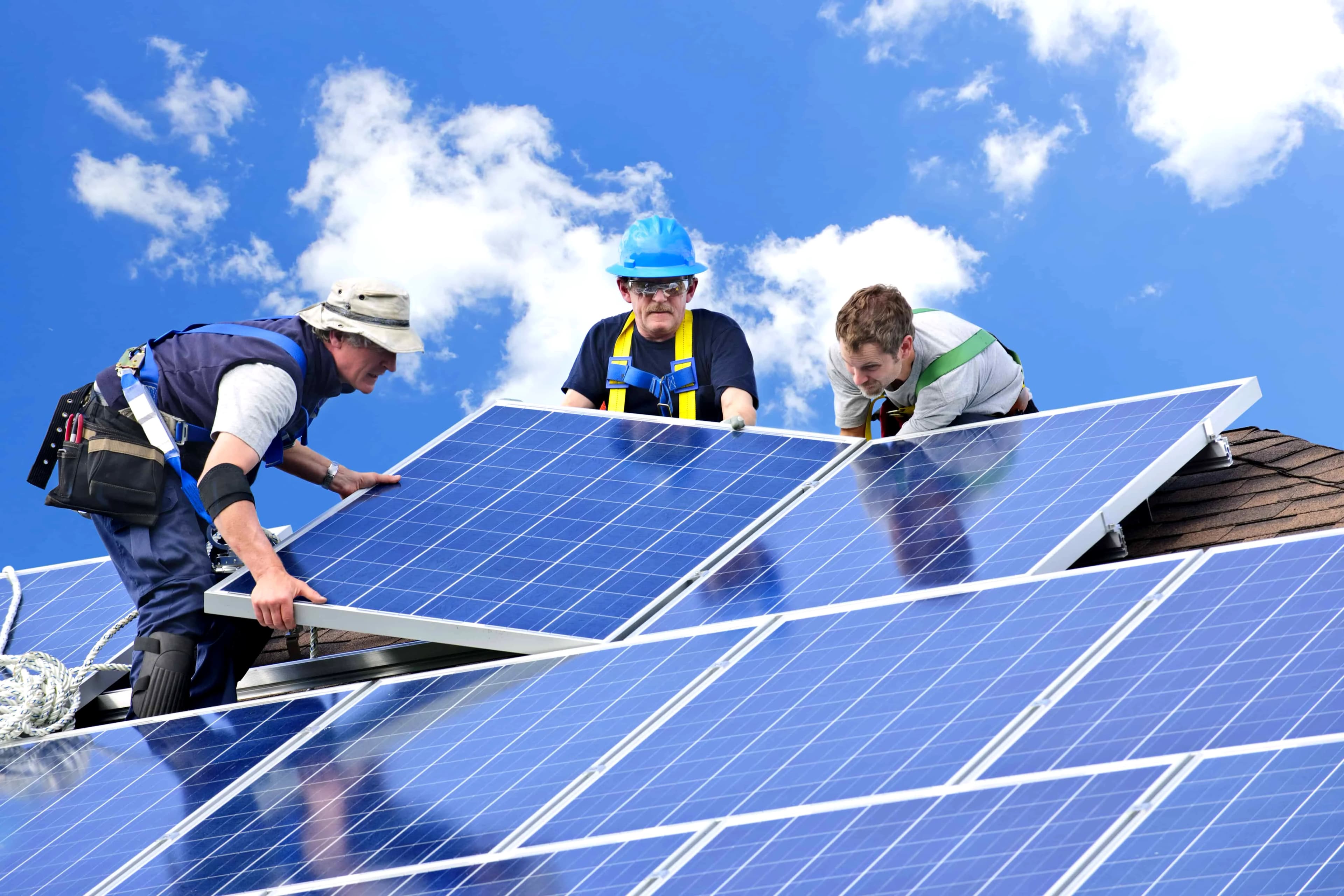 Going Solar: A Comprehensive Overview of the Benefits and Challenges