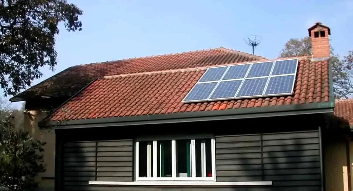 How Many Batteries Do I Need For A 300 Watt Solar Panel?