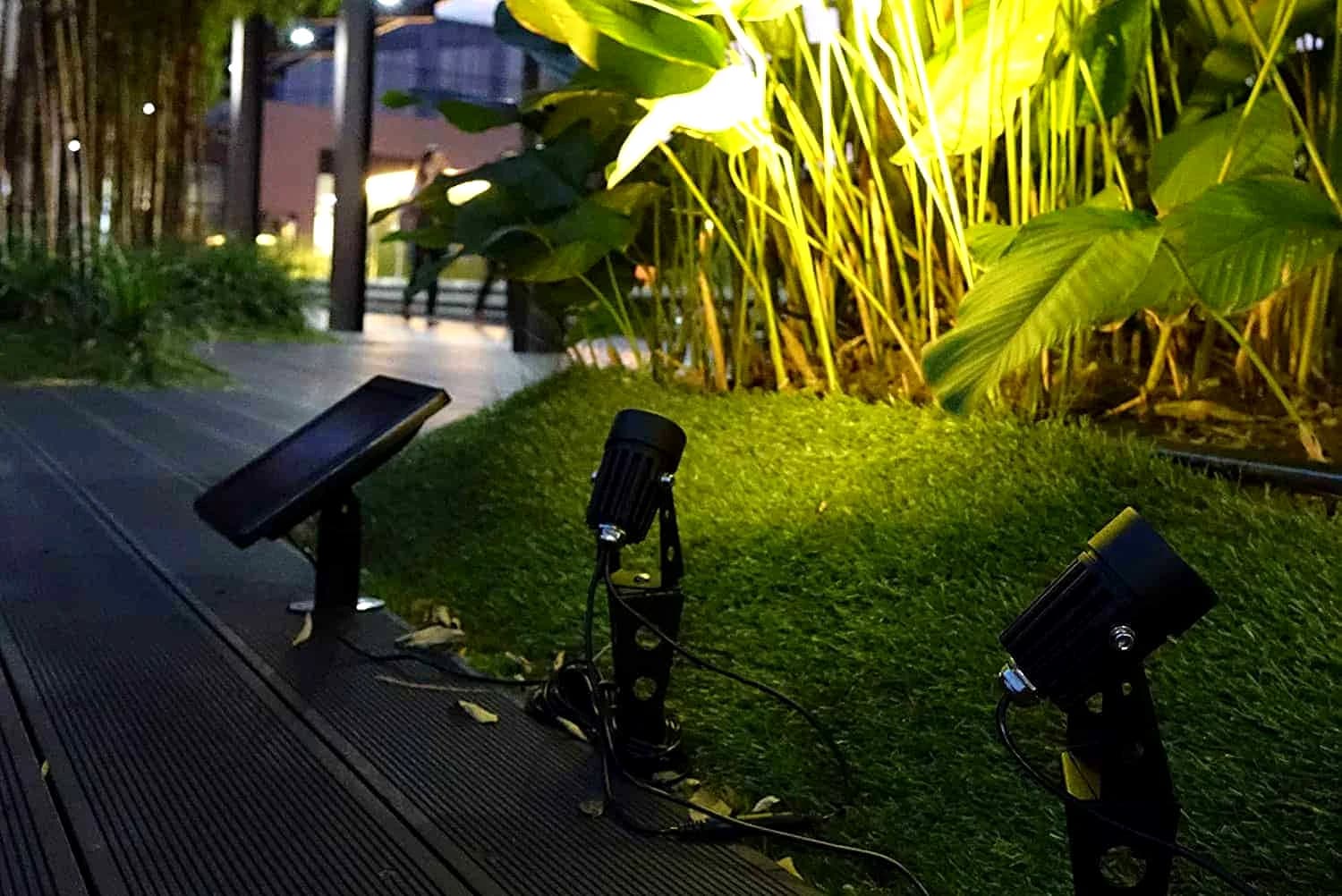 Deck the Halls with Solar Style: A Guide to Choosing the Best Solar Christmas Lights