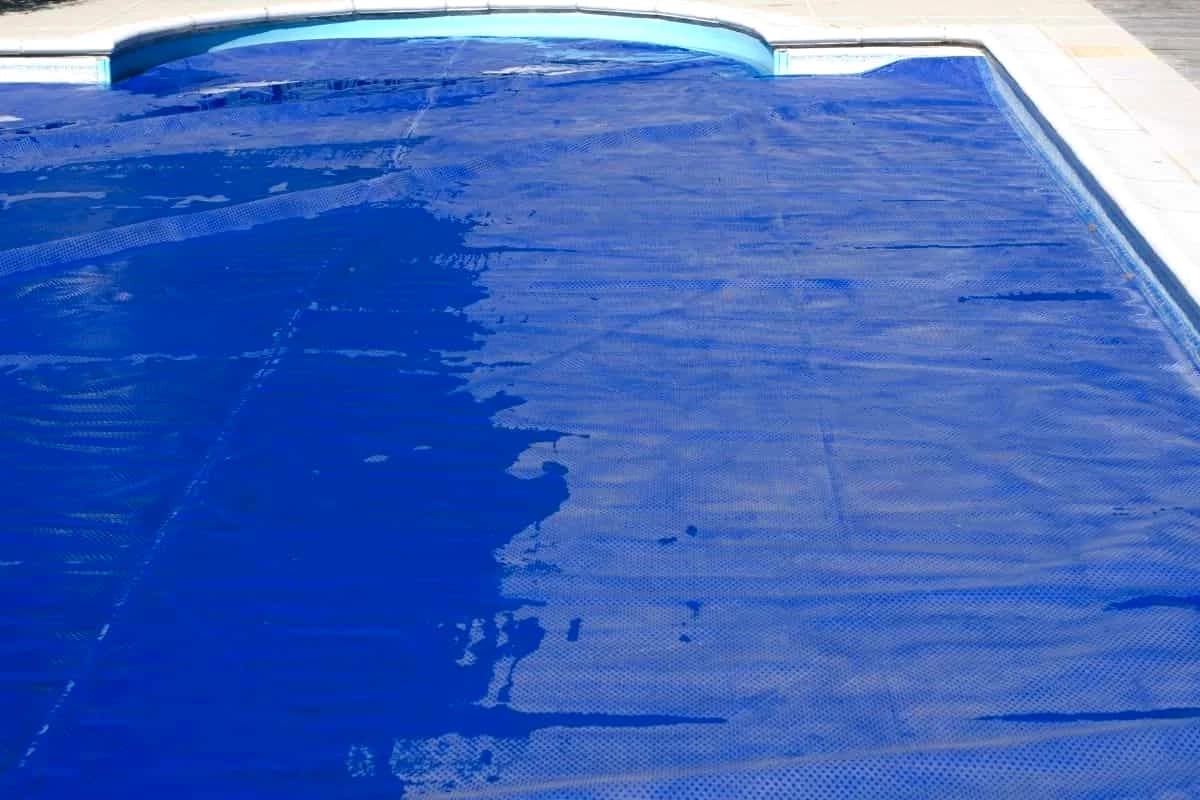 Soak Up the Sun: The Best Hot Tub Solar Blankets for a Warm and Cozy Experience!