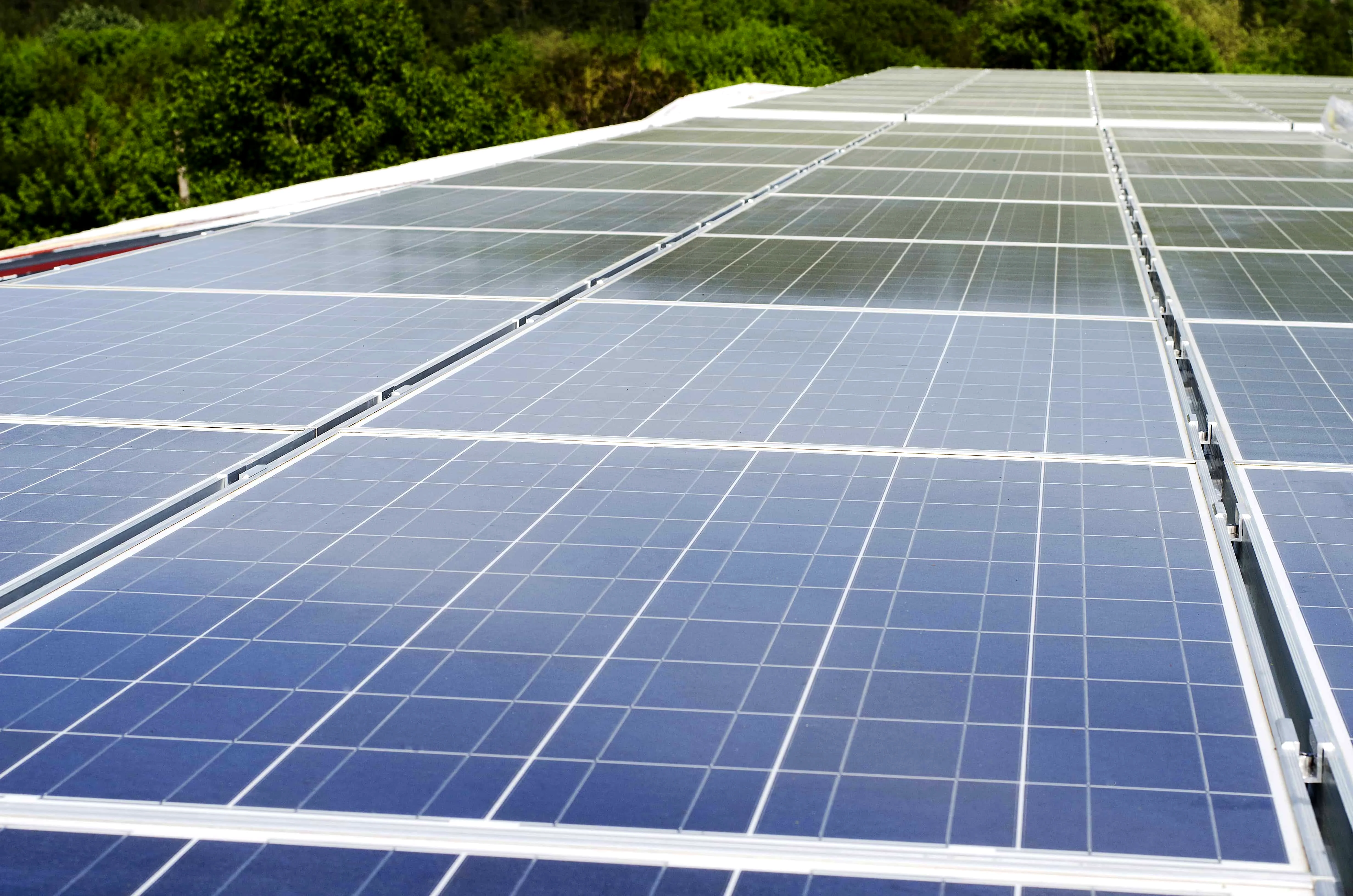 Solar panels and polycrystalline photovoltaic cells