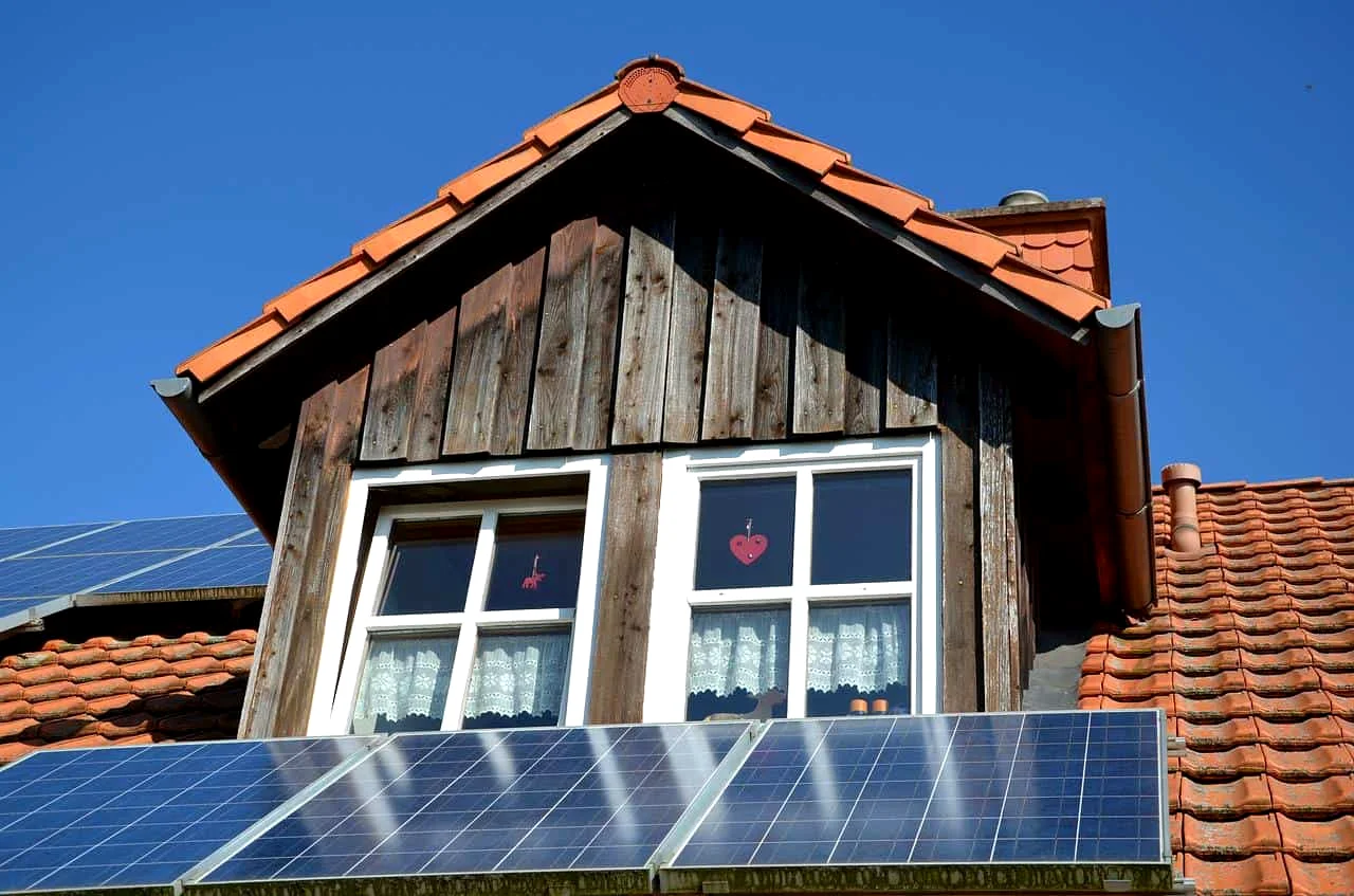 photovoltaic solar panels ate the roof of the house
